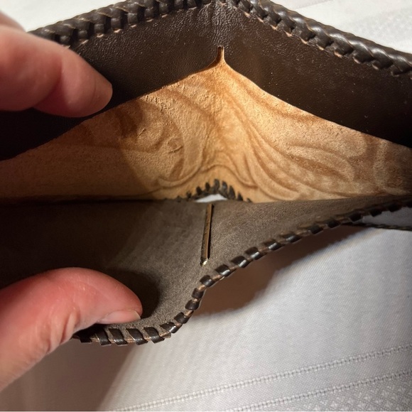 Hand Tooled Leather Bifold Wallet withh money clip - Picture 3 of 5